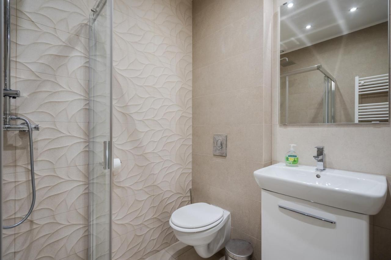 Bpr Ethereal Panoramic Suite With A/C & Balcony 부다페스트 외부 사진