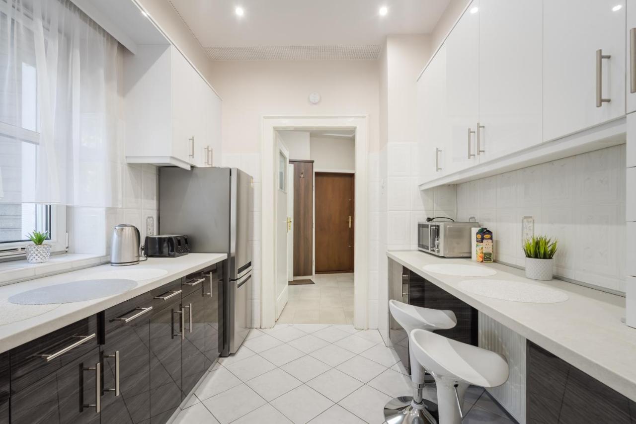 Bpr Ethereal Panoramic Suite With A/C & Balcony 부다페스트 외부 사진