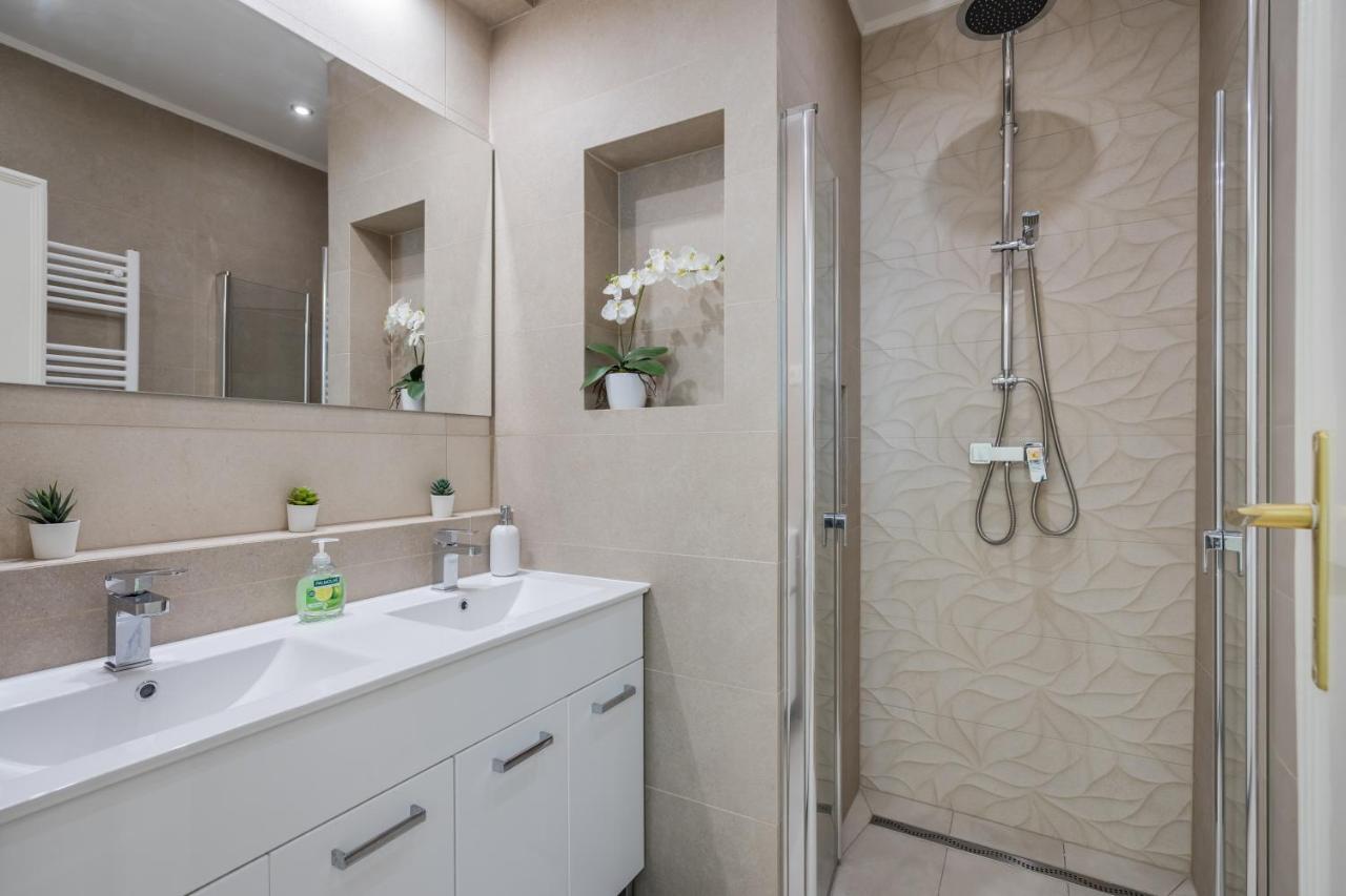 Bpr Ethereal Panoramic Suite With A/C & Balcony 부다페스트 외부 사진